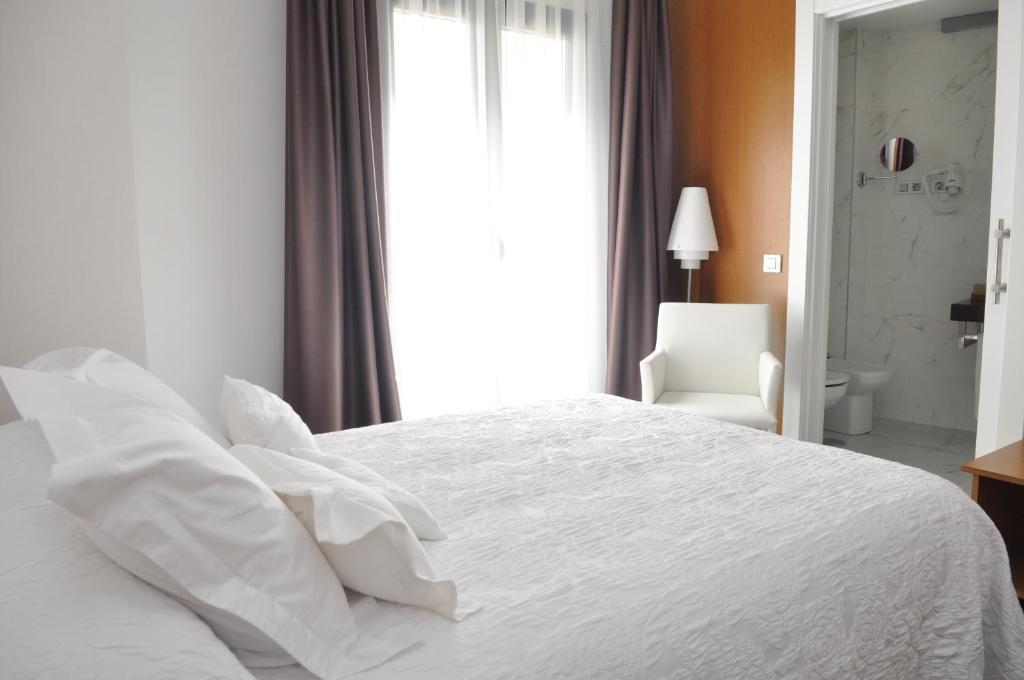 Toral Hotel León Chambre photo